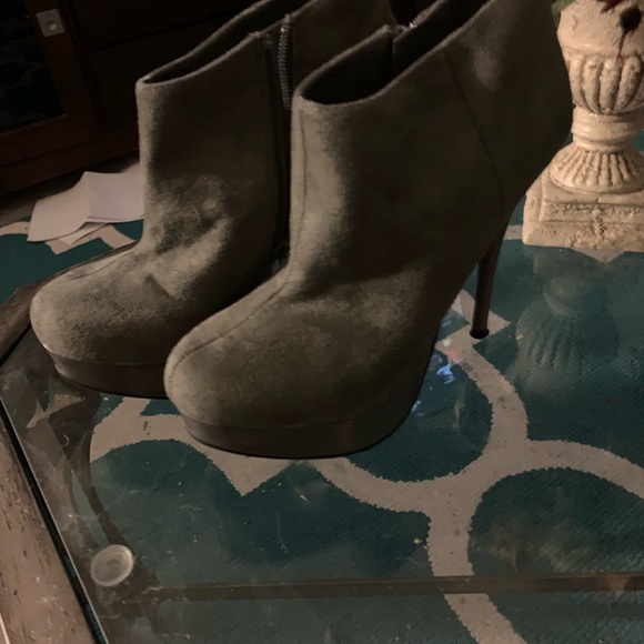 Shoes - Picture 2 of 5